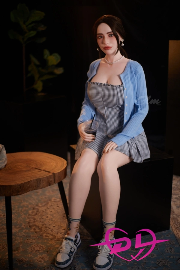 乳房を晒すことに快感を覚える ドール 等身 大
