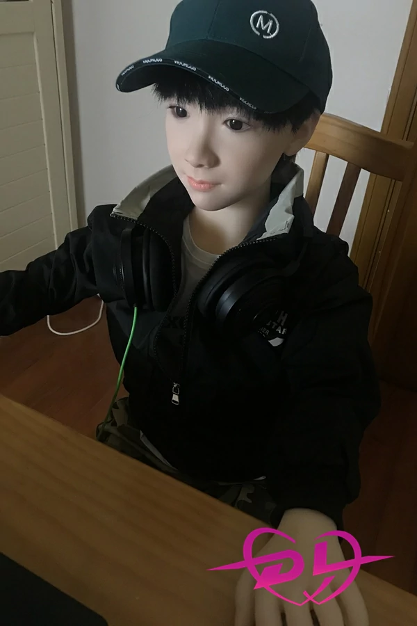 小宇 釣鐘 型 胸